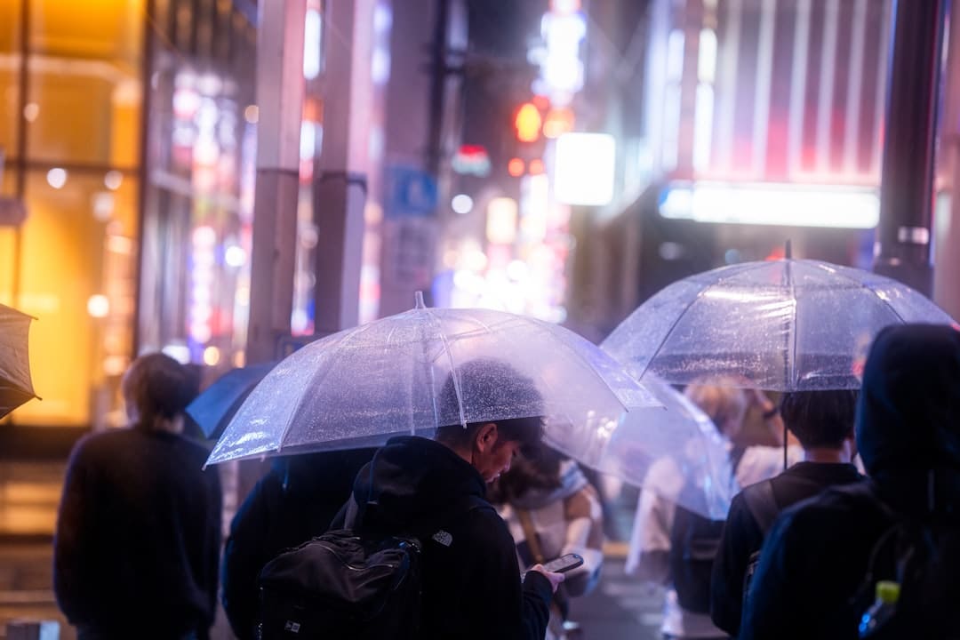 三大股指开盘涨跌不一 沪指低开0.11%